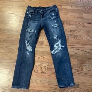 Judy Blue boyfriend medium wash distressed w/ bleach splash details - size 7